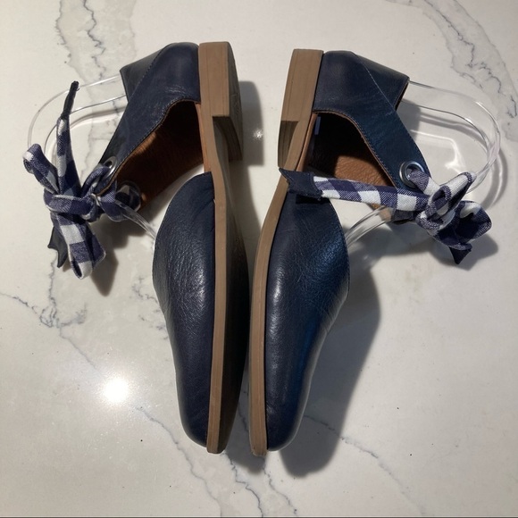 BUENO Sz 38 Leather Pointy Sandals with Gingham Bow in Navy - Picture 5 of 10